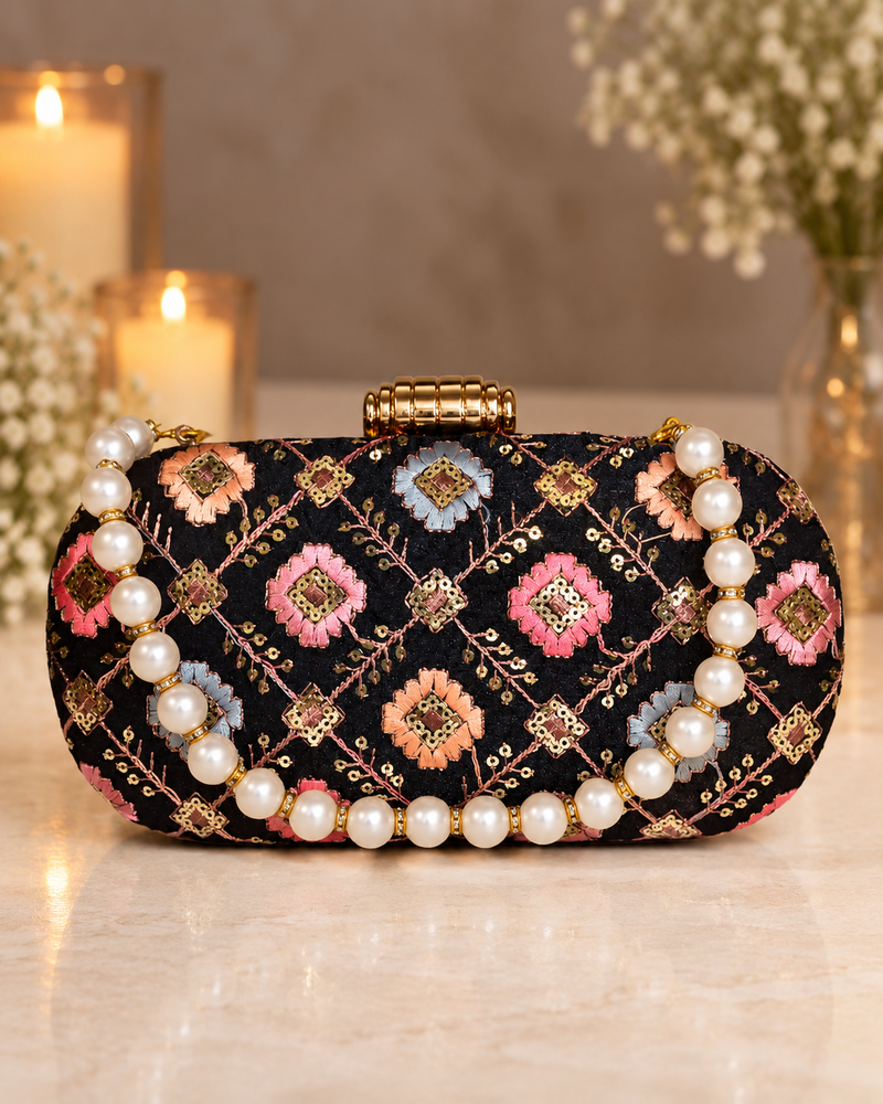 Anara Capsule Clutch | Black