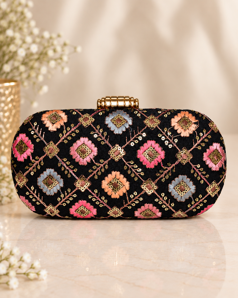 Anara Capsule Clutch | Black