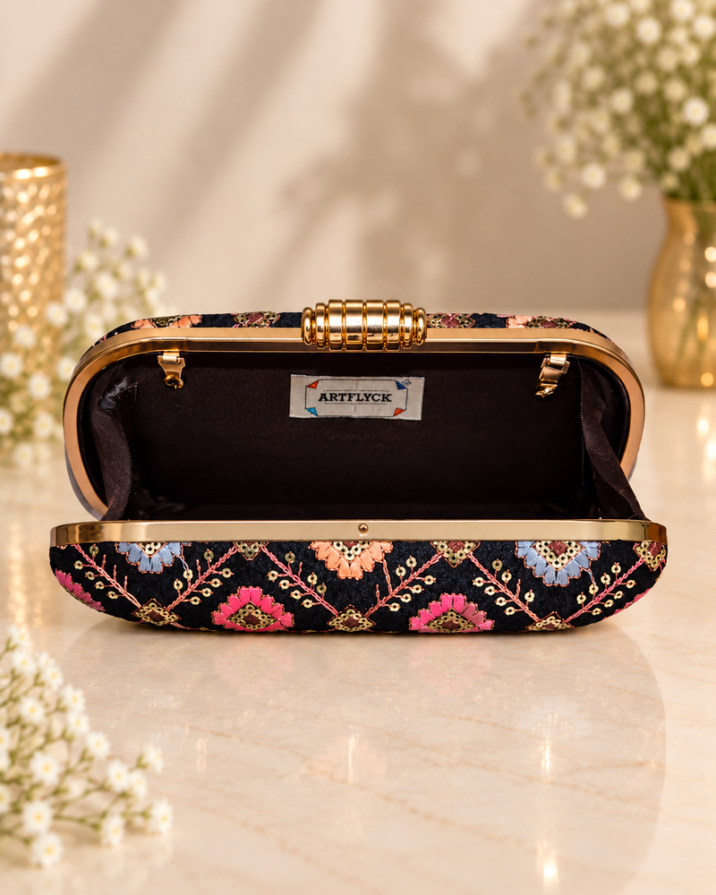 Anara Capsule Clutch | Black