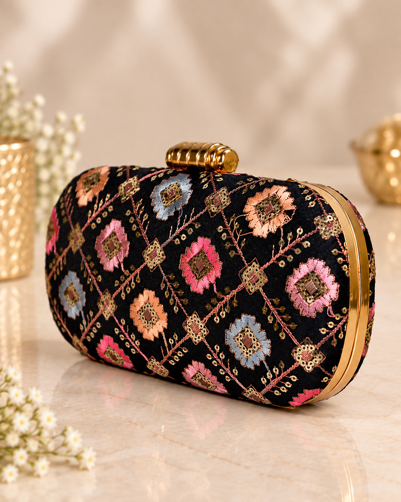 Anara Capsule Clutch | Black