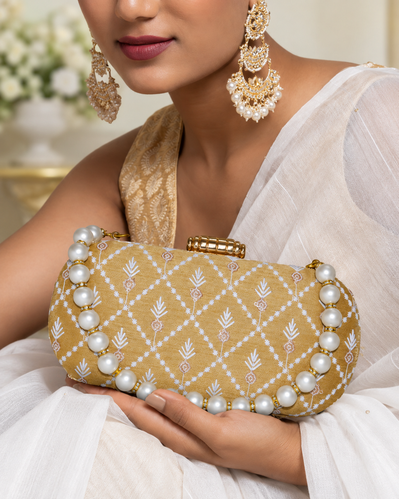 Anara Capsule Clutch | Golden