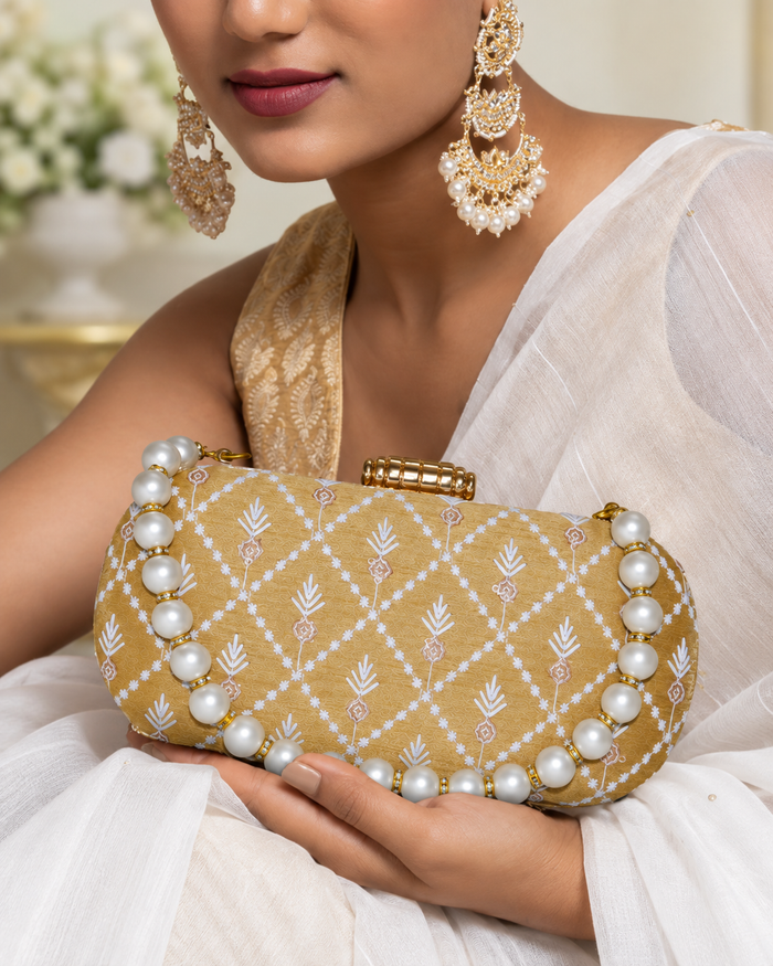 Anara Capsule Clutch | Golden