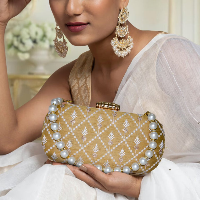 Anara Capsule Clutch | Golden